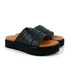 Lizzy Sandals | The Pleated Comfort Slide in